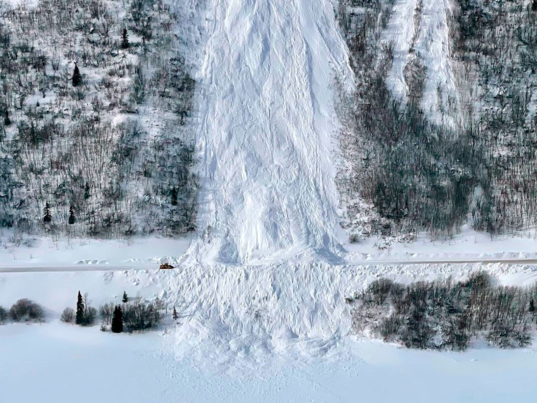Whitehorse Daily Star: The Mountain Between Us - Vimarsana News