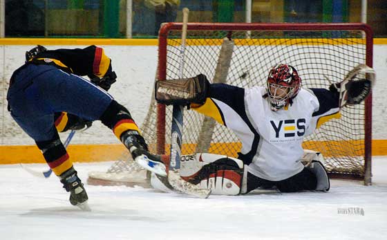 Whitehorse Daily Star: Roadhouse Continues Recreational Hockey Dominance